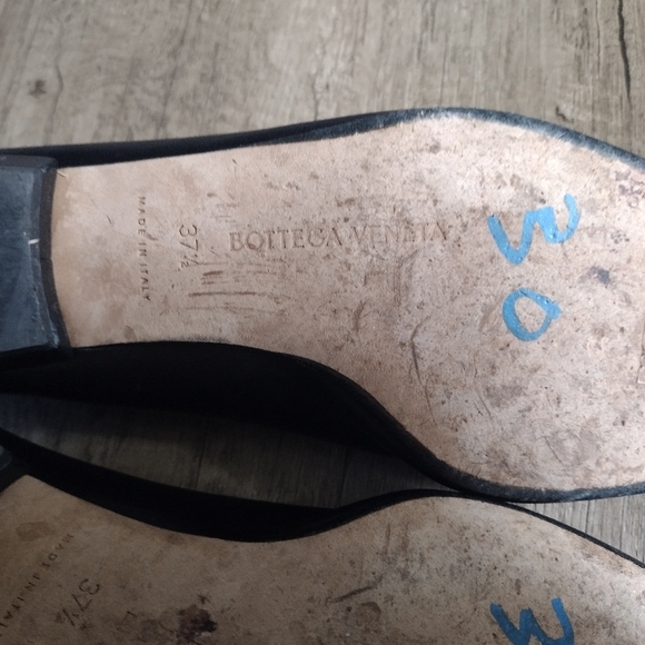 BOTTEGA VENETA Black soft leather scoop front pointed toe flats EU 37.5 - Picture 5 of 9